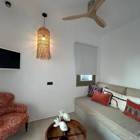 Joelia B Paros With Private Jacuzzi Casa de Férias Naousa