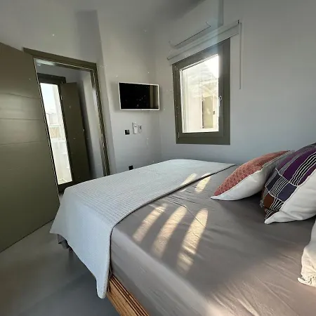 Joelia B Paros With Private Jacuzzi Casa de Férias *