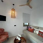 Paros B With Private Jacuzzi Vakantiehuis Naousa