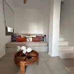 Paros B With Private Jacuzzi Vakantiehuis