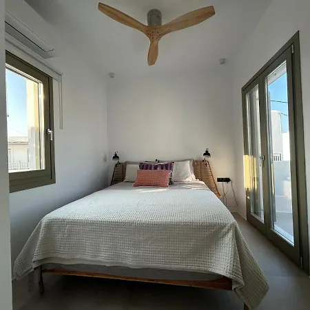 Paros B With Private Jacuzzi Ferienhaus