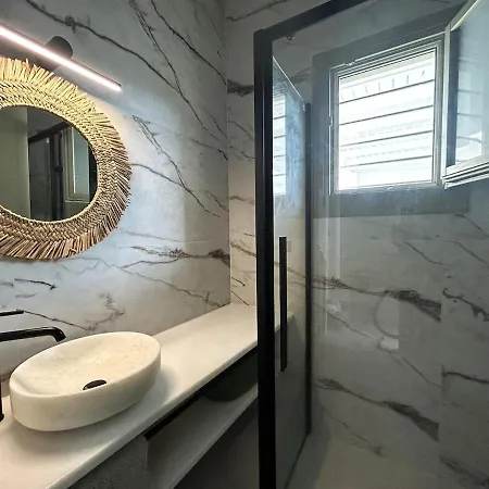 Paros B With Private Jacuzzi Ferienhaus