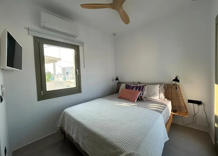 Paros B With Private Jacuzzi Vakantiehuis Naousa